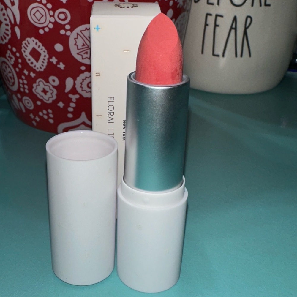 Elvis + Elvin New York Floral Lipstick in shade 140